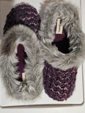 dearfoams Plum Knit Slippers with Gray Faux Fur Trim